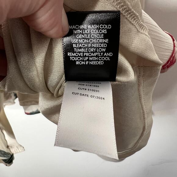 Torrid Blouse Womens 1X Cream Floral Rose V Neck Button Smocked Waist Plus Size - Picture 8 of 10